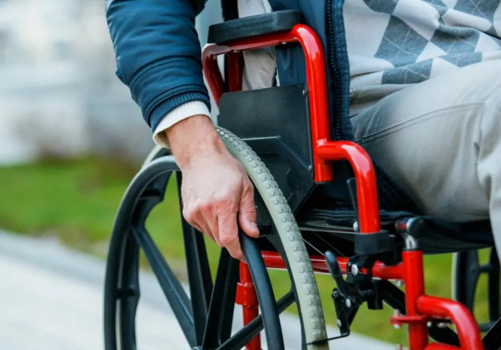 Современные инвалидные коляски для взрослых